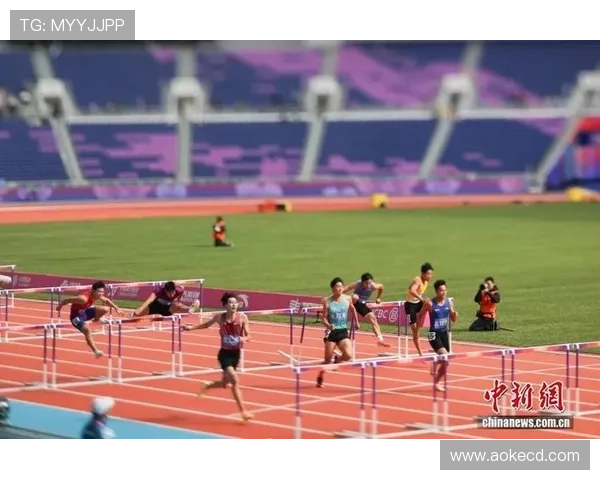 全运会田径男子110米栏预赛激烈角逐名将纷纷亮相